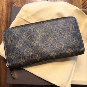 Louis Vuitton Zippy Wallet